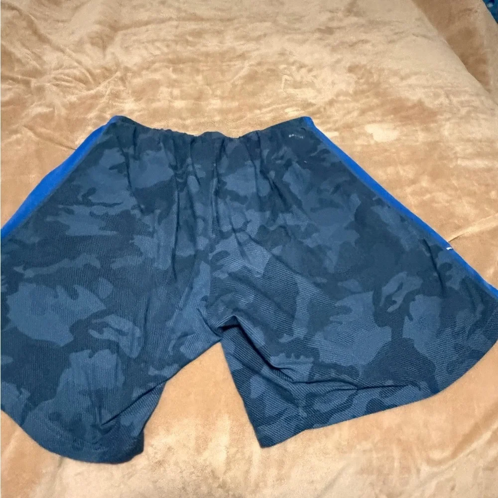 Nike Men’s Blue Camo Performance Shorts XXL